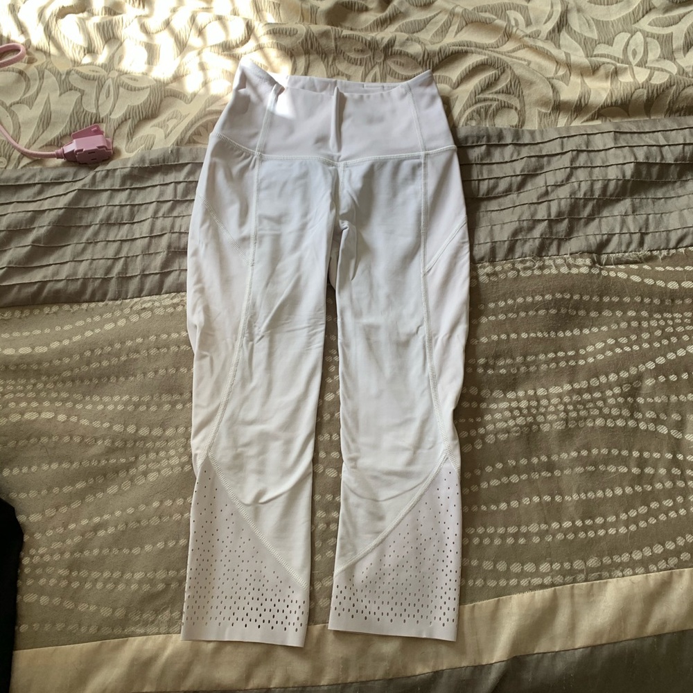 White cropped lululemon leggings